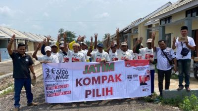 Sambut Ulang Tahun Zulfikar Dhanam Nuary, Komunitas Sego Anget Bondowoso Bagikan Nasi Kotak