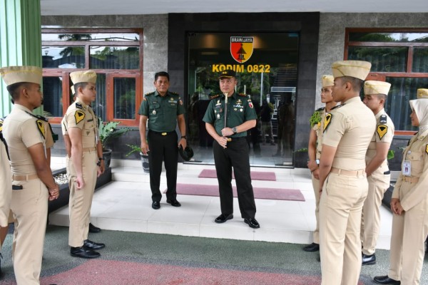 14 Taruna Taruni STTD Kunjungi Kodim 0822 Bondowoso