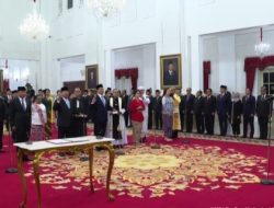 Presiden Prabowo Subianto didampingi Wakil Presiden Gibran Rakabuming Raka melantik Menteri Kabinet Merah Putih masa jabatan 2024-2029, di Istana Negara, Jakarta pagi ini