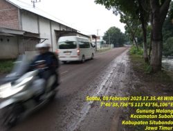 Warga Desa Gunung Malang, Kecamatan Suboh, Kembali mengeluhkan kondisi jalan raya yang licin dan berlumpur, dampak akibat aktivitas tambang galian C yang Saat ini Marak Berada di sekitar wilayah tersebut