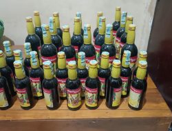 OPERASI MIRAS DI BESUKI DUA PENJUAL DIAMANKAN POLSEK BESUKI BERSAMA BARANG BUKTI PULUHAN BOTOL BERALKOHOL