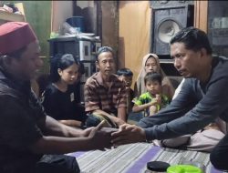 Pimpinan Redaksi PT Siti Jenar Group Multimedia dan Tokoh Besuki Tunjukkan Kepedulian, Serahkan Santunan ke Keluarga Korban Meninggal dunia