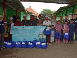 PT PP Proyek Tol Prosiwangi Hari ini lakukan giat Salurkan Bantuan Sosial ke Panti Asuhan Siti Masyithah Besuki