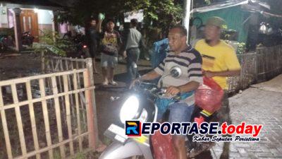 Dipimpin Kepala Desa Husamah Bahres, Pasukan Sholawat Nariyah Bersama Warga Bersihkan Lumpur Pasca Banjir Bandang di Desa Besuki