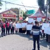Didampingi LSM SITI JENAR, Puluhan Warga Karangmalang Datangi Polres Situbondo dalam Aksi Damai
